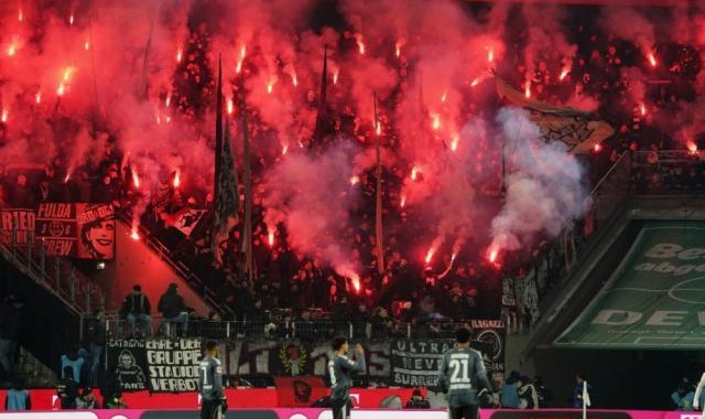 开云体育入口-半季罚款44万欧，德足协重拳整治法兰克福助威乱象