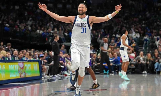 开云官网-克莱半场23+6三分迎17000分里程碑 独行侠三状元缺席大胜爵士