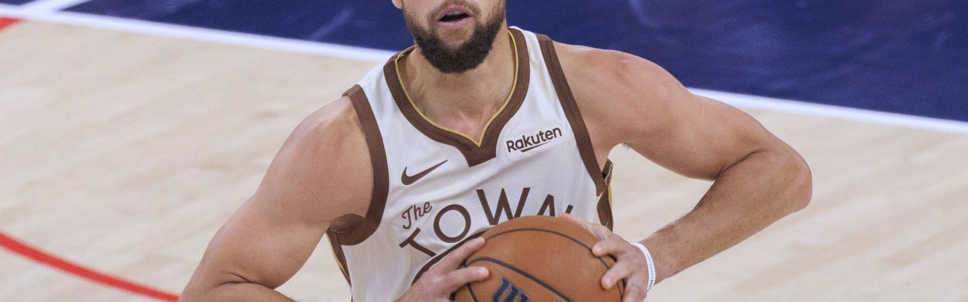 迪文：水花的自律超乎想象 赛季第一天没人比库里的体型更好